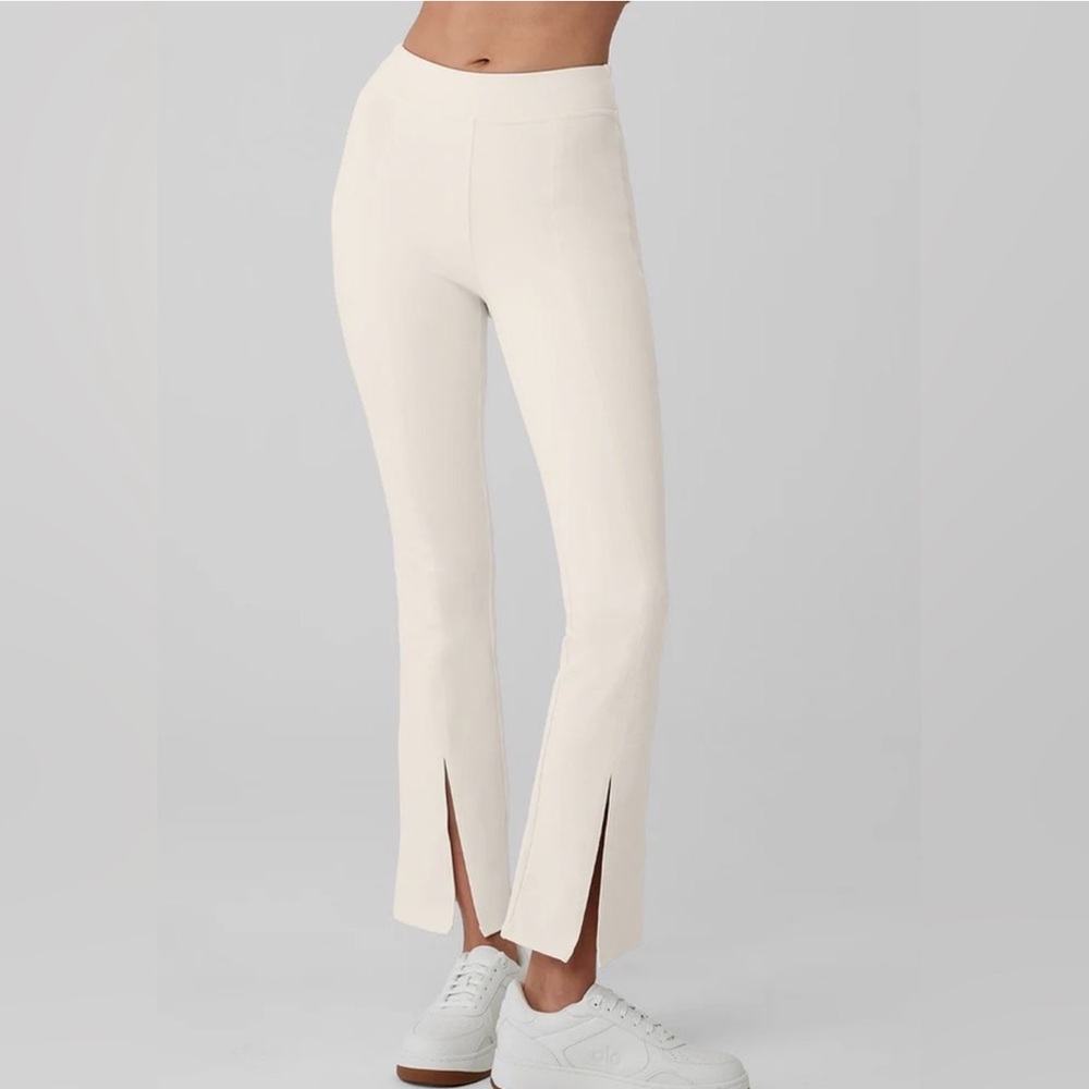 ALO High Waist 7/8 Flutter Cream Leggings with Front Slits